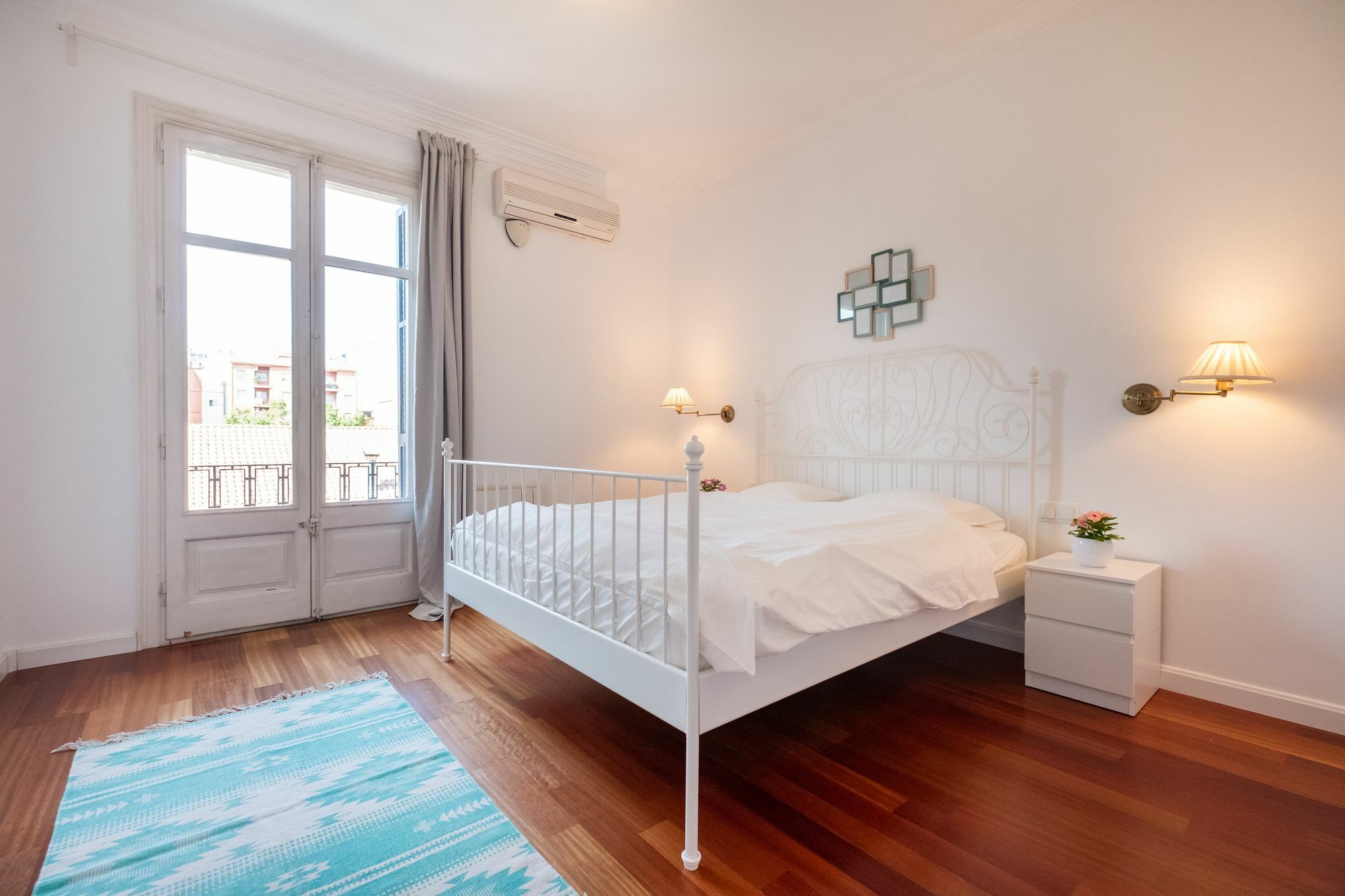 Stunning 4br In Sagrada Familia Apartment Barcelona